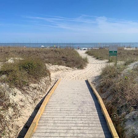 Nothing But Ocean In Forest Beach Apartment Hilton Head Island Exterior photo